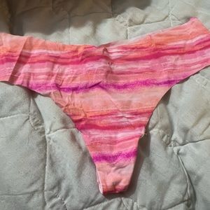 Victoria’s Secret No Show Thong size Medium New with Tags